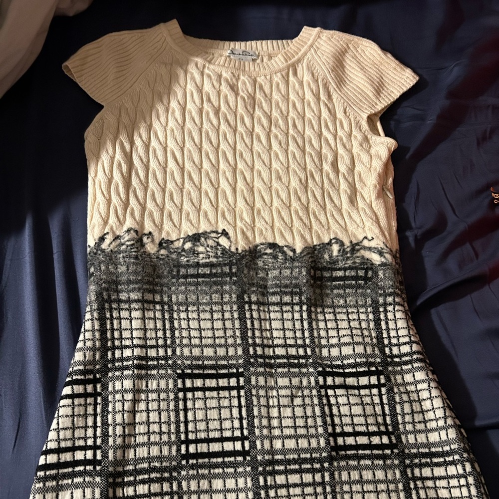 Dress with cap sleeves
